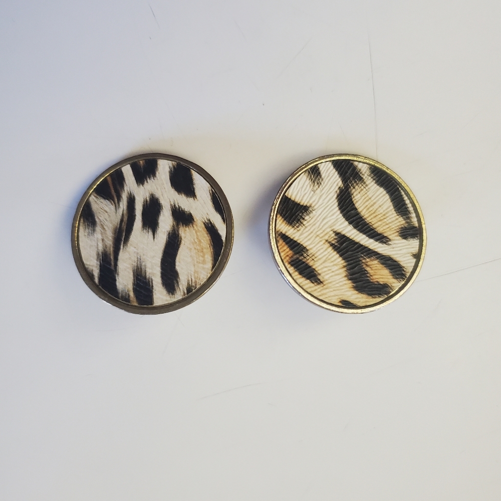 🌟 5 for $15 🌟 Leopard print large studded earrings